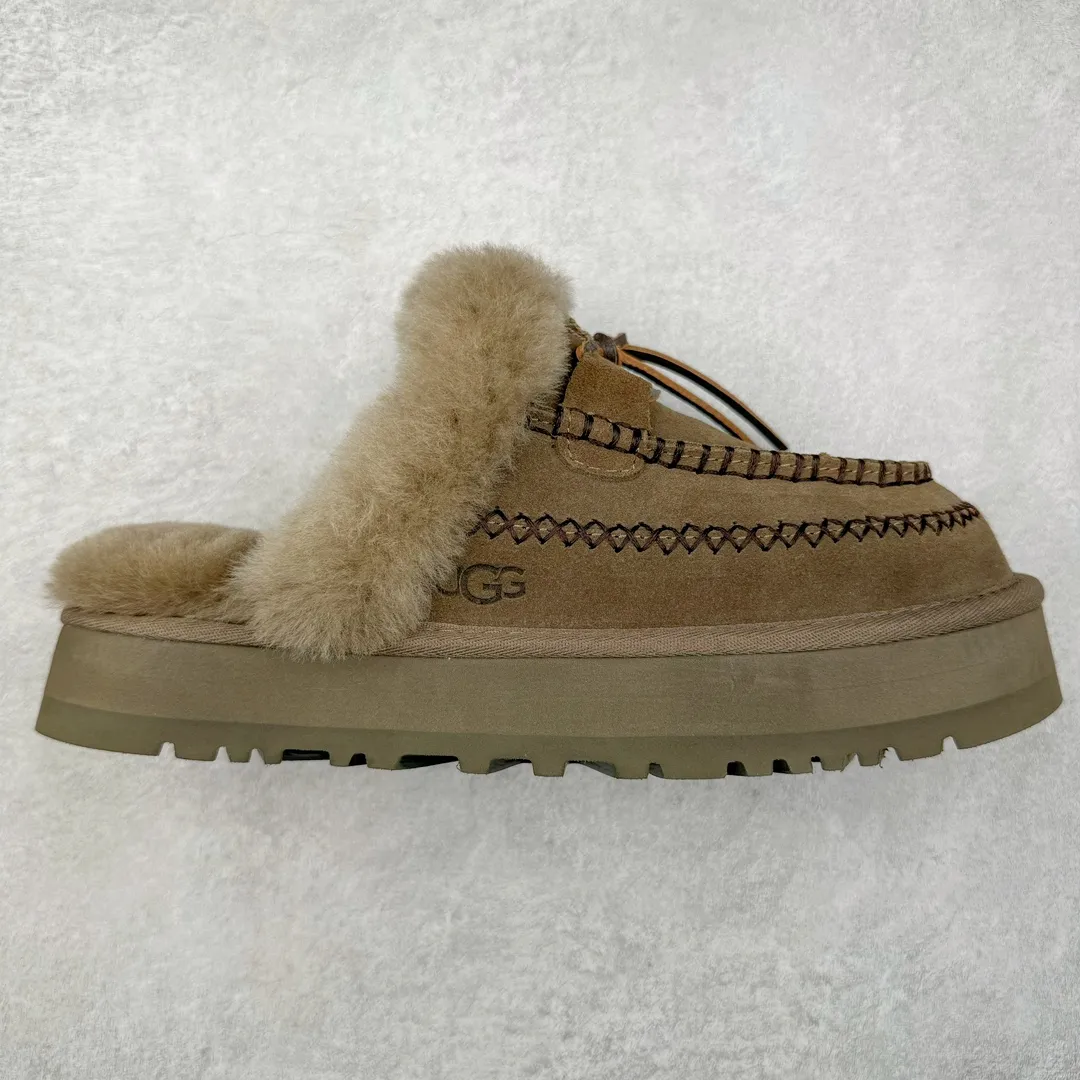 Pick up locally 💰520 UGG 8260 Alpine half-mug autumn and winter sheep fur integrated snow boots. All shoes are made of ZP. Longfeng A-grade Australian imported sheep fur integrated brand OEM production line. Fully follow the ZP process. OEM original pattern maker. Adhering to the principle of no original shoes and no development selection. Pay attention to every detail. The most authentic version on the market. TREADLITE "Light Wing" technology outsole. Lightweight/durable/flexible/pile size: 35 36 37 38 39 40 Coding: by2936070